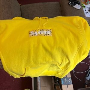 Supreme hoodie